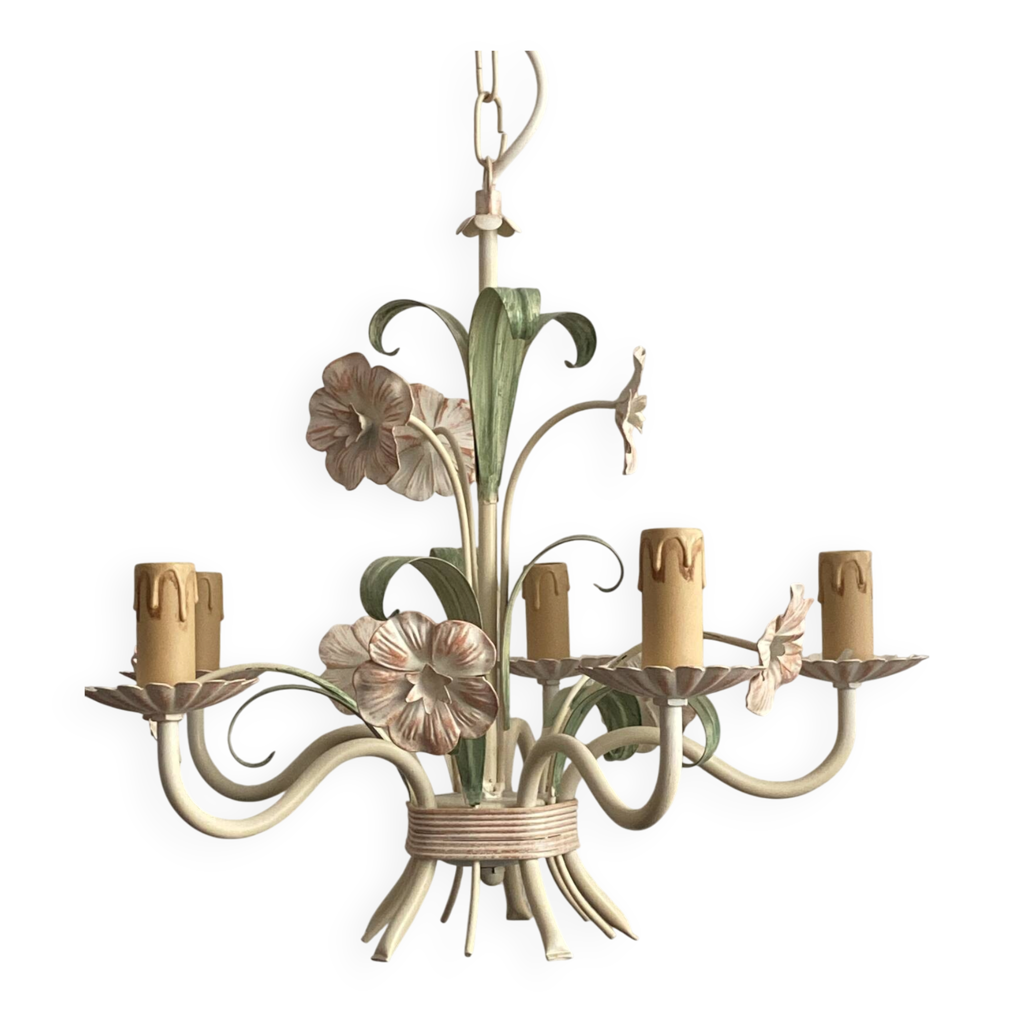 Five-branch enamelled metal chandelier with pink flower decoration.