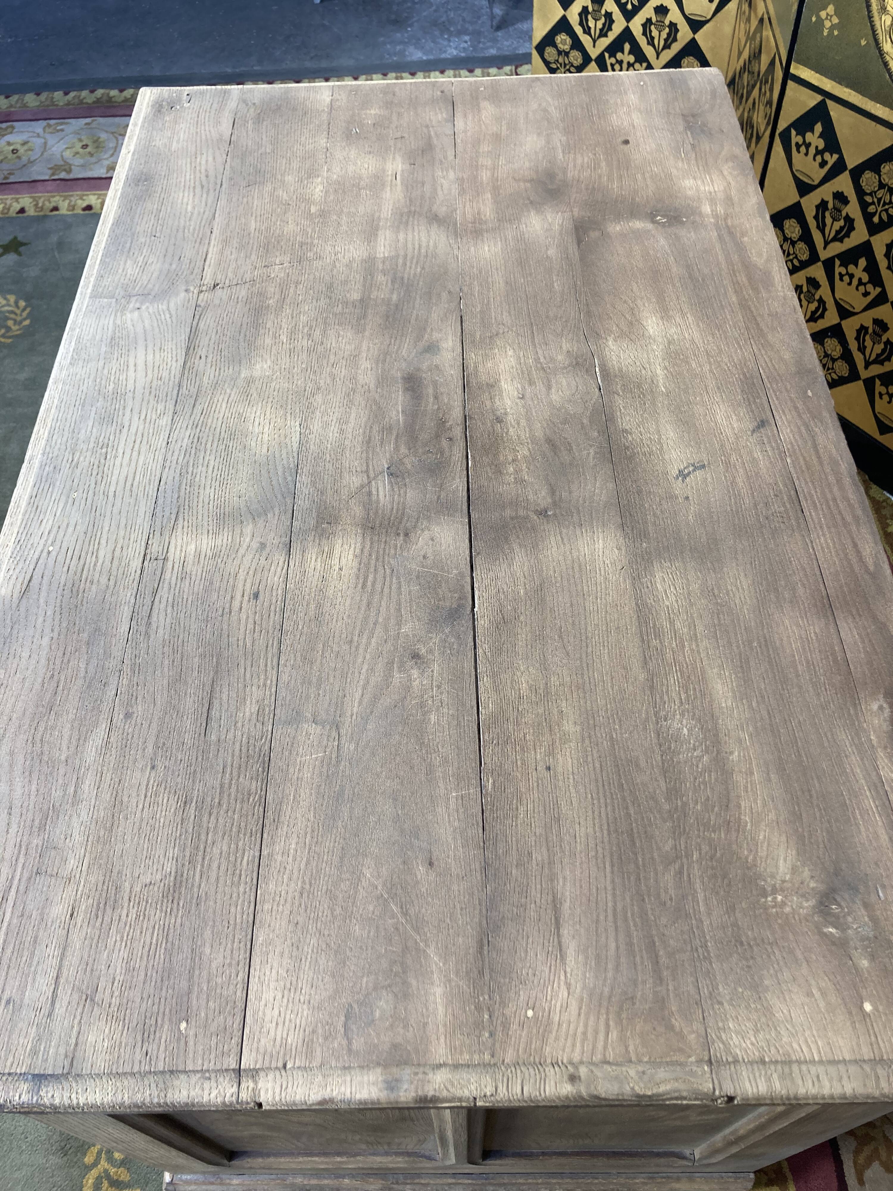 Administration office in gumned aero oak