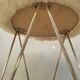 Tabouret en fourrure synthétique à pieds dorés