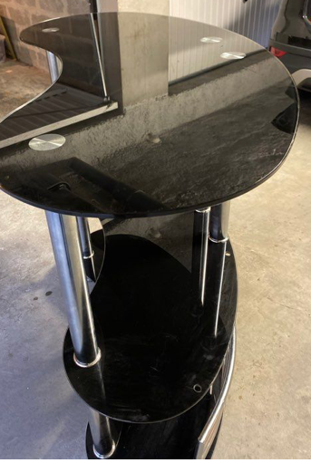 Black bar counter