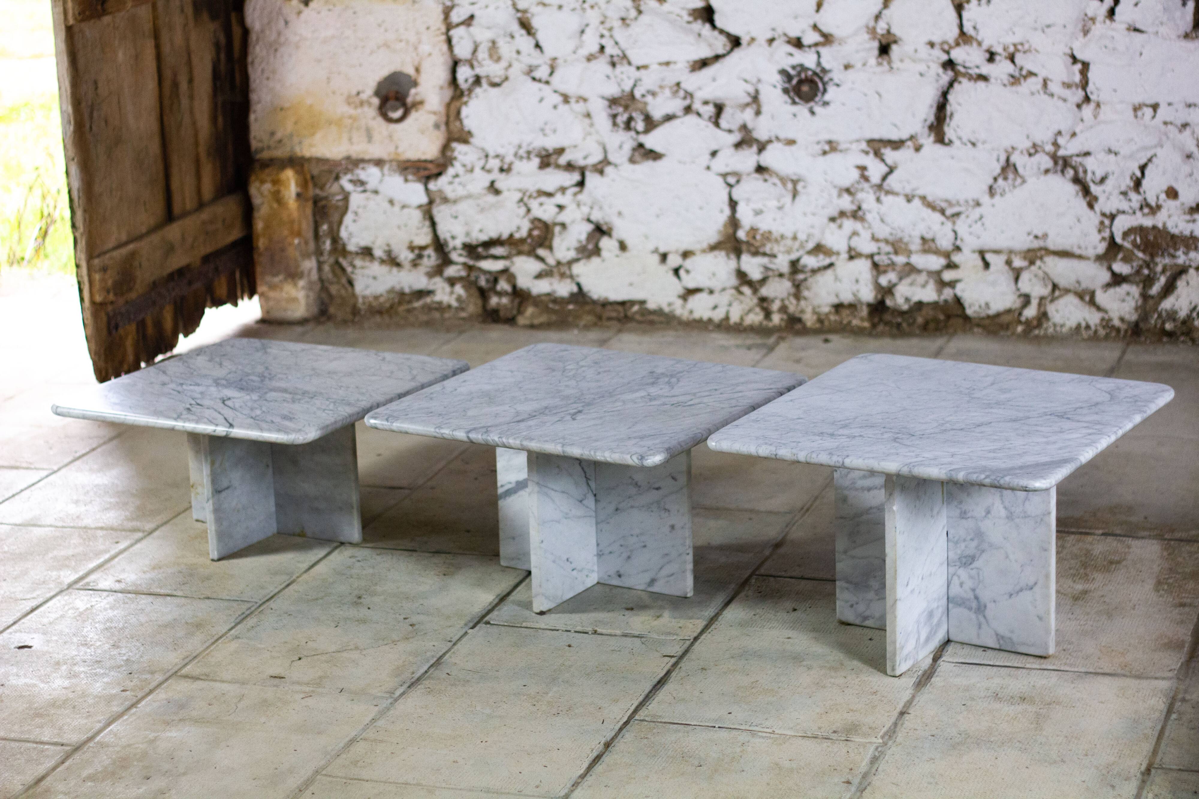 Ensemble de trois tables gigognes en marbre, 1970