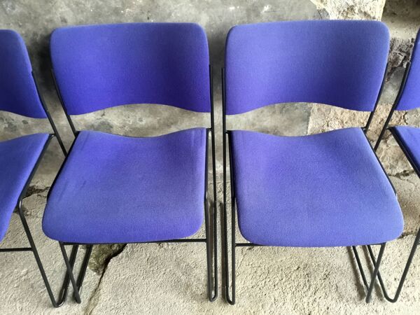 Chaise empilable 40/4 Howe bleue par David Rowland