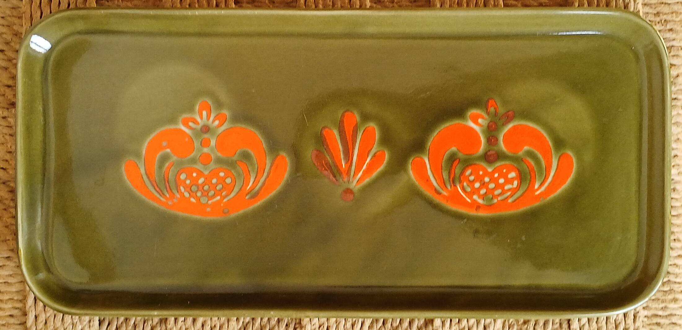 1970s glazed ceramic cake dish
