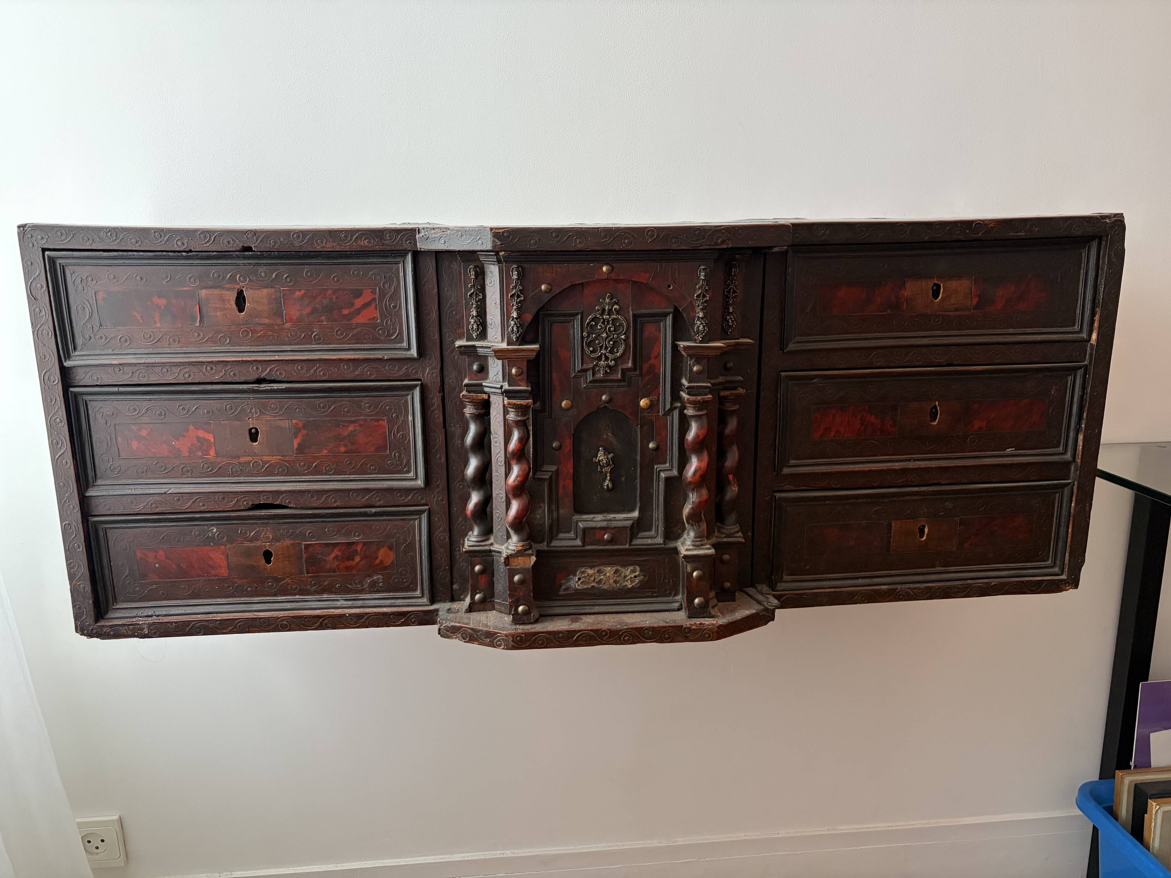 Portuguese chest type counter
