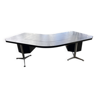 Boomerang Black Executive Desk assigned to Osvaldo Borsani for Tecno.