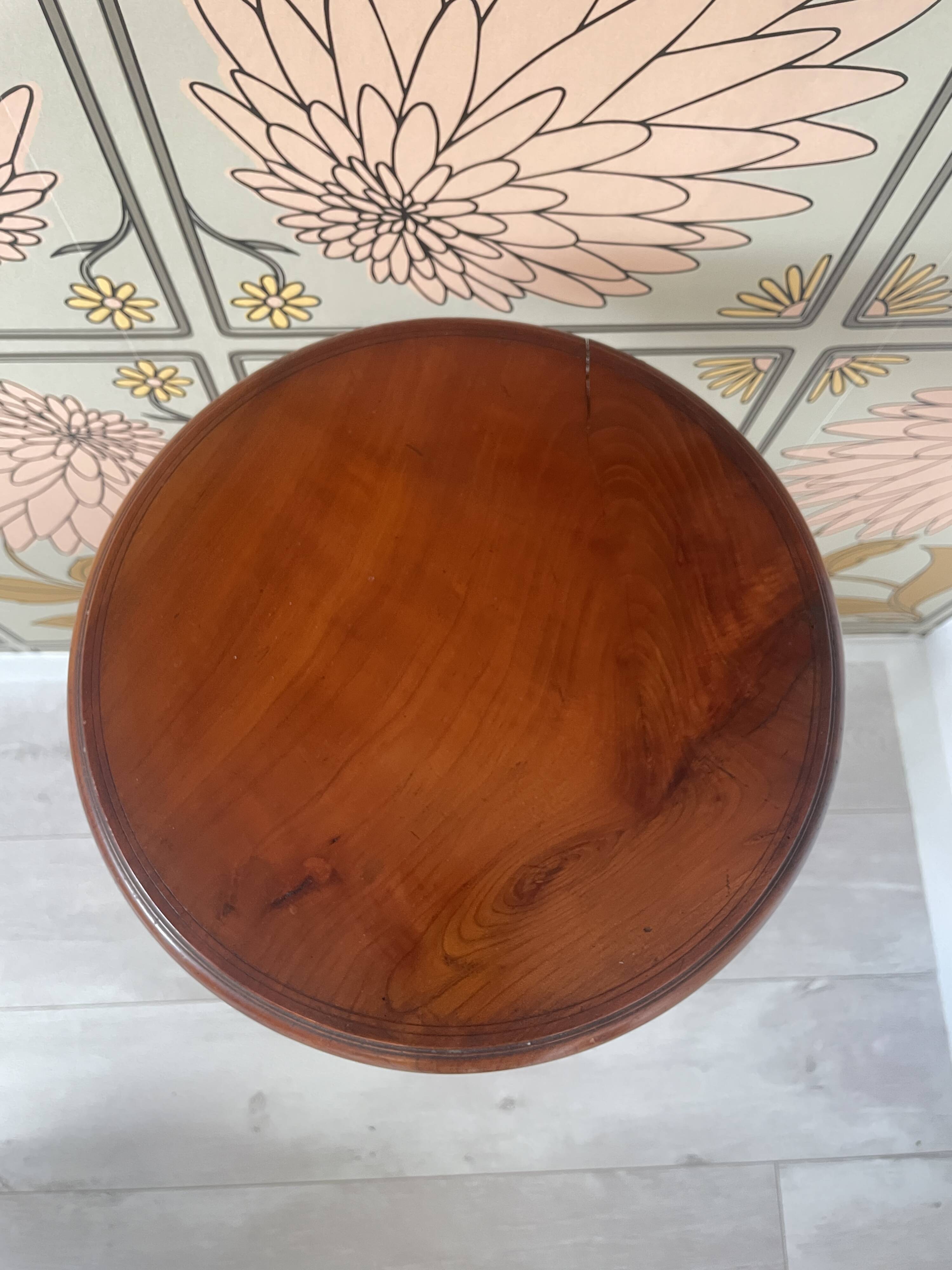 Wooden tripod saddle