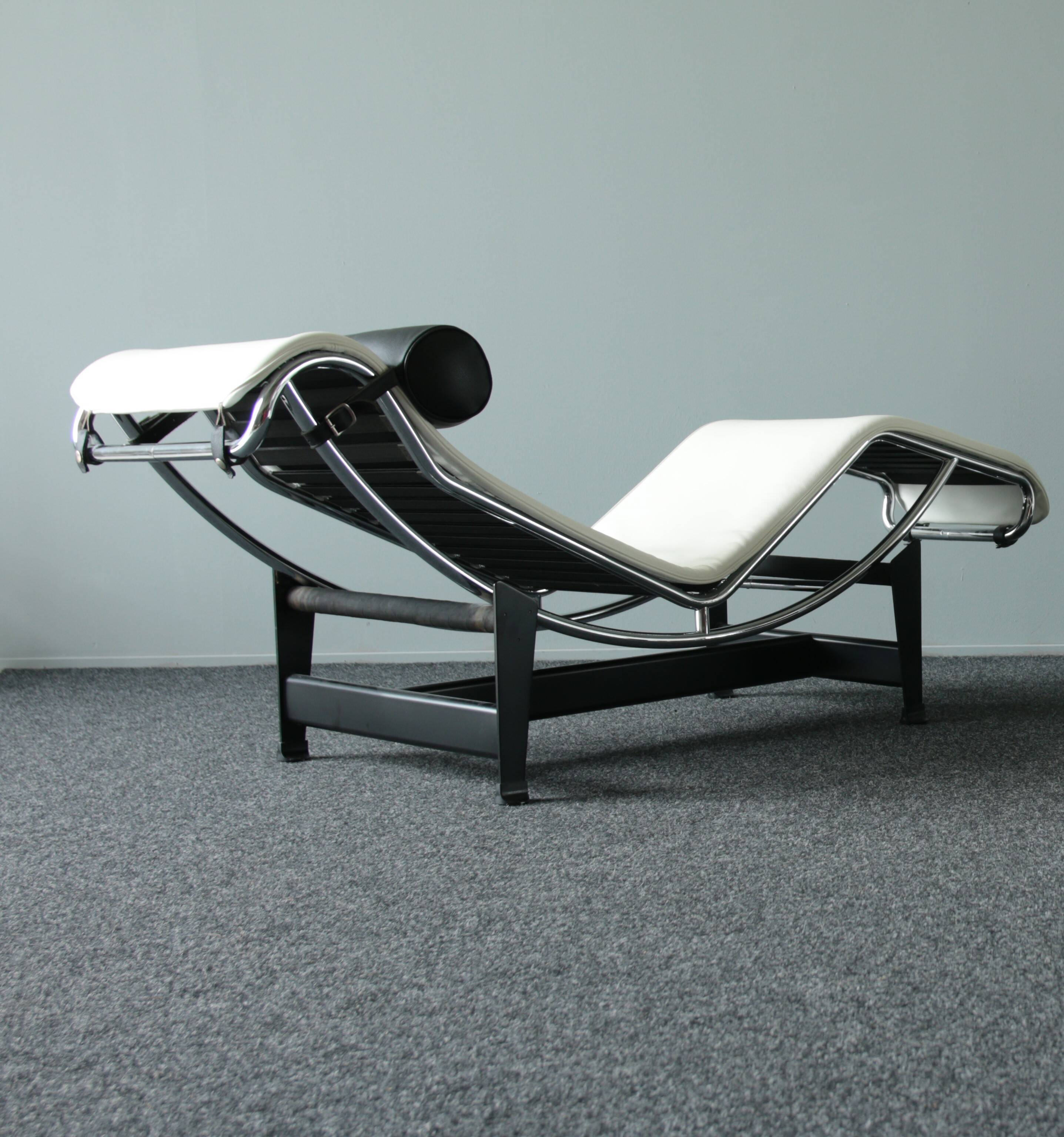 LC4 lounge chair Le Corbusier, Cassina