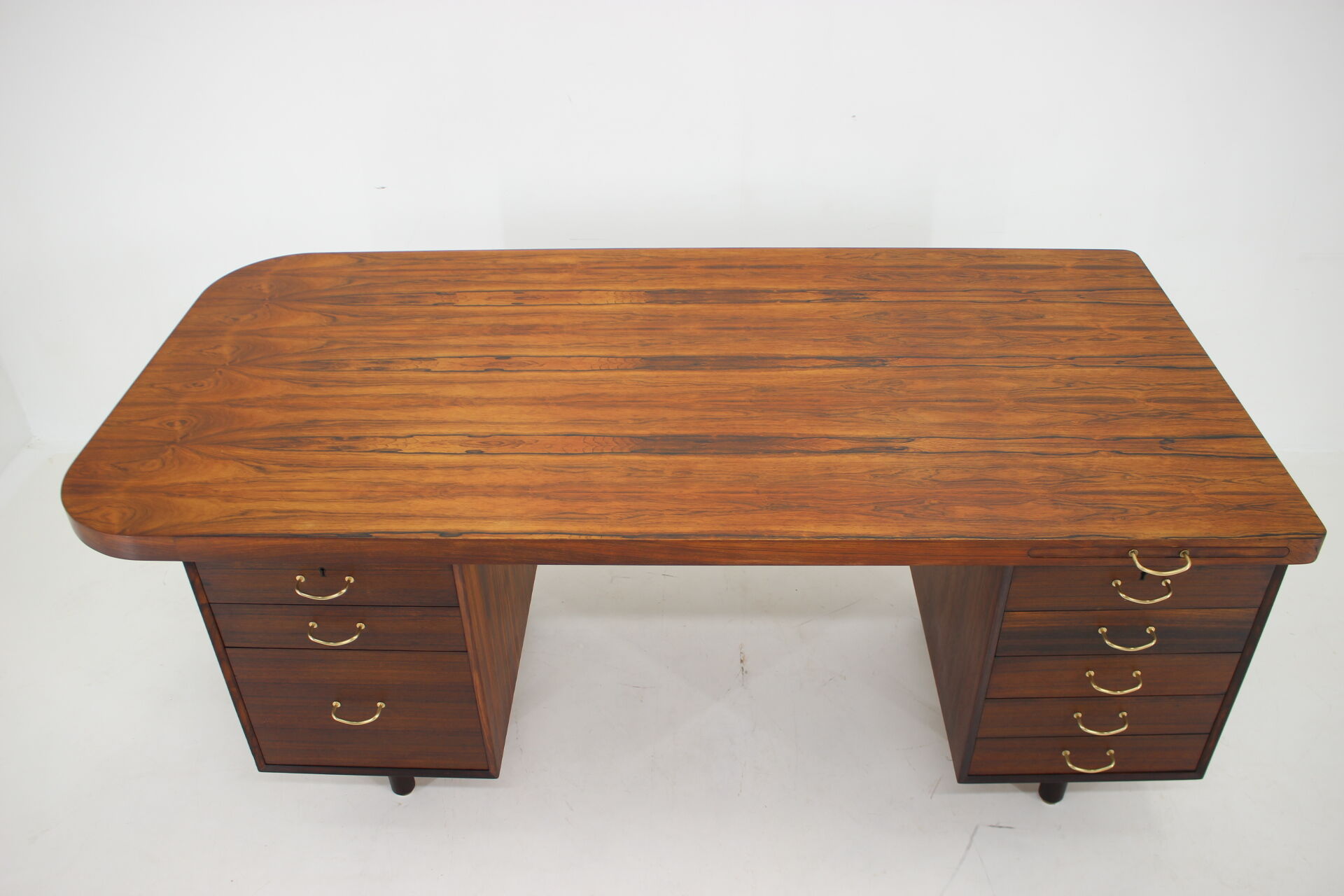 1960s Large exclusive free standing palisander desk