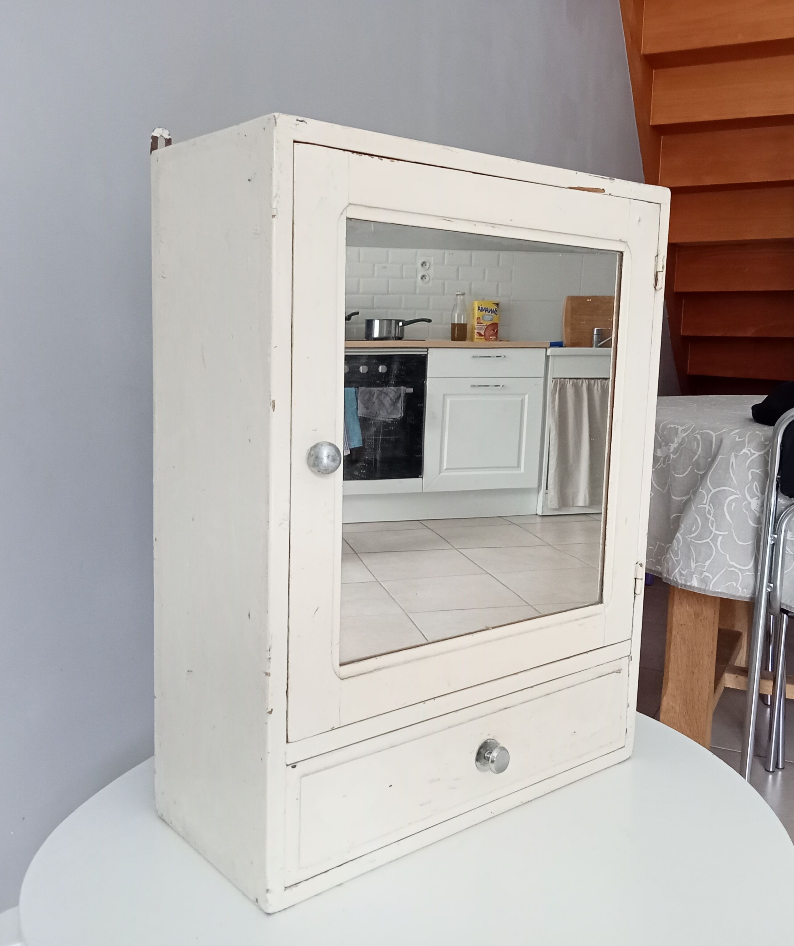 Vintage medicine cabinet 50s