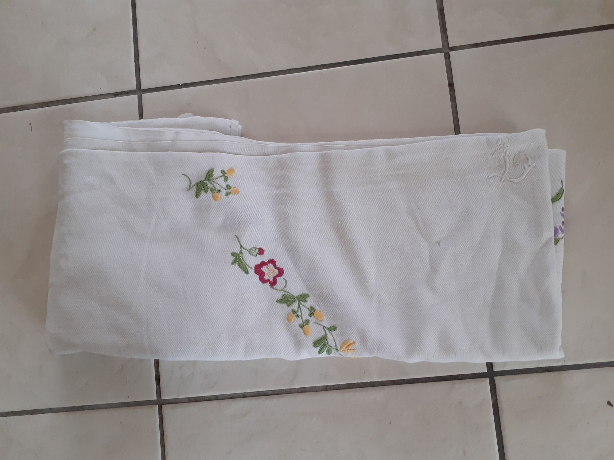 White cotton damask table loth