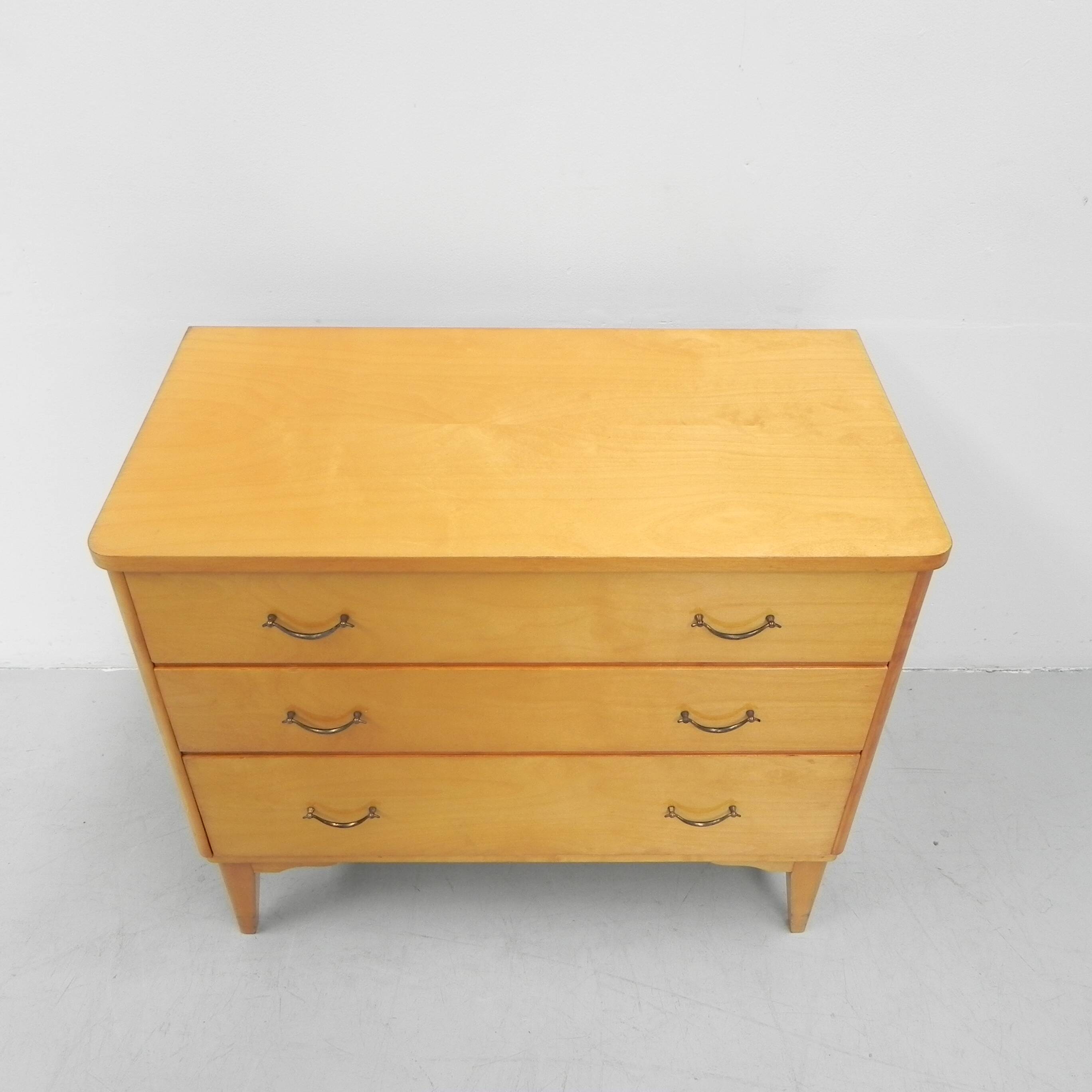 Vintage chest of drawers with 3 drawers