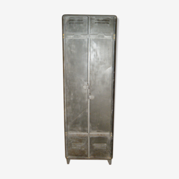 Cloakroom steel rounded corners