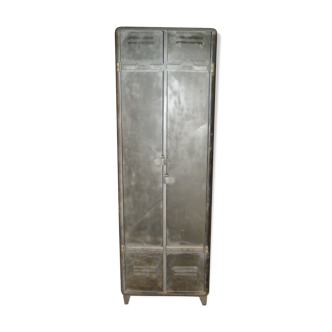 Cloakroom steel rounded corners