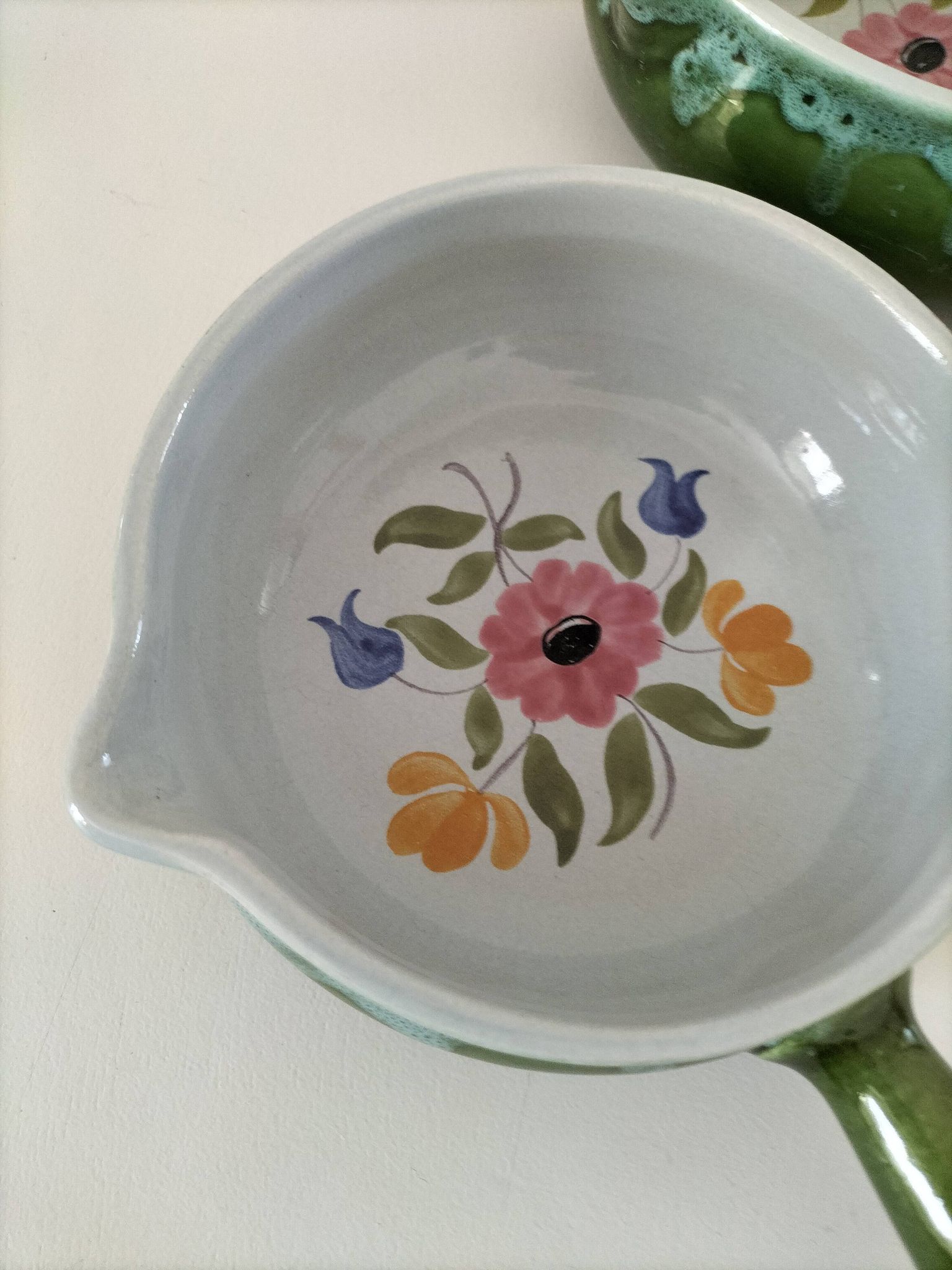 Duo of flowery caquelons