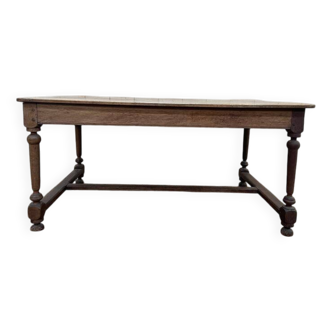 Bureau de style Louis XIII en noyer