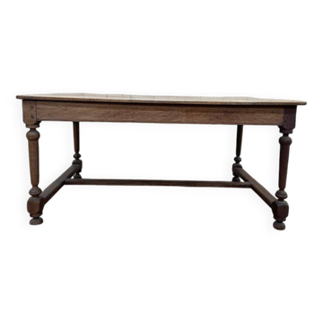 Bureau de style Louis XIII en noyer