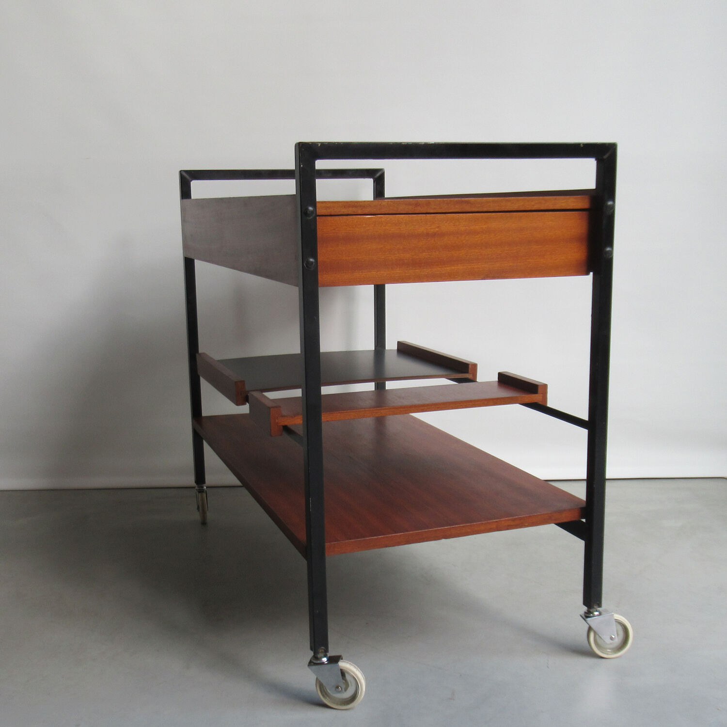 Service model 'paris' Pierre Guariche for Meurop