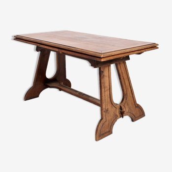 Arts & crafts oak dining table. England, 1910
