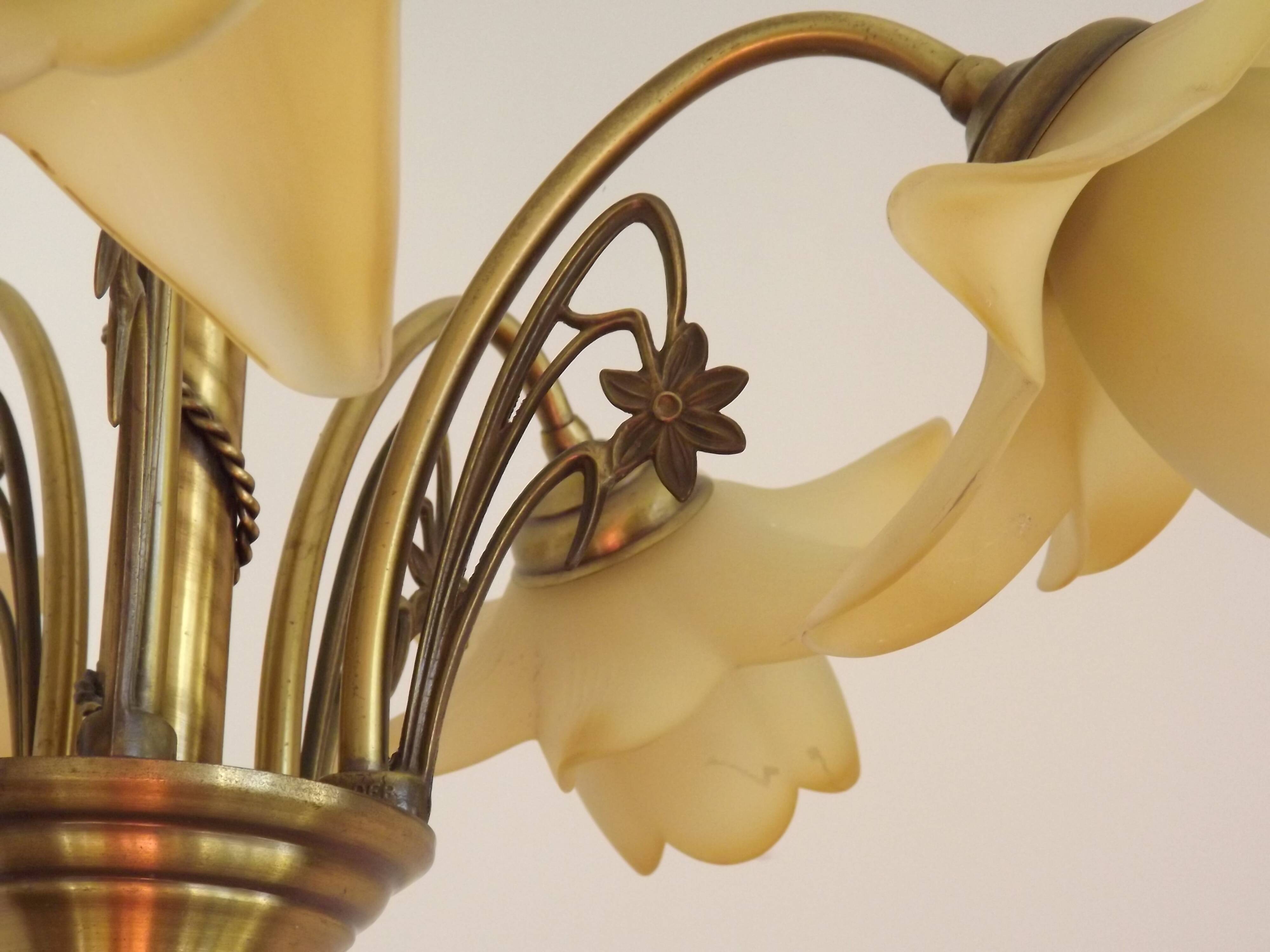 Vintage 5-light chandelier in metal with a bronze effect and flower-shaped lampshades, France.