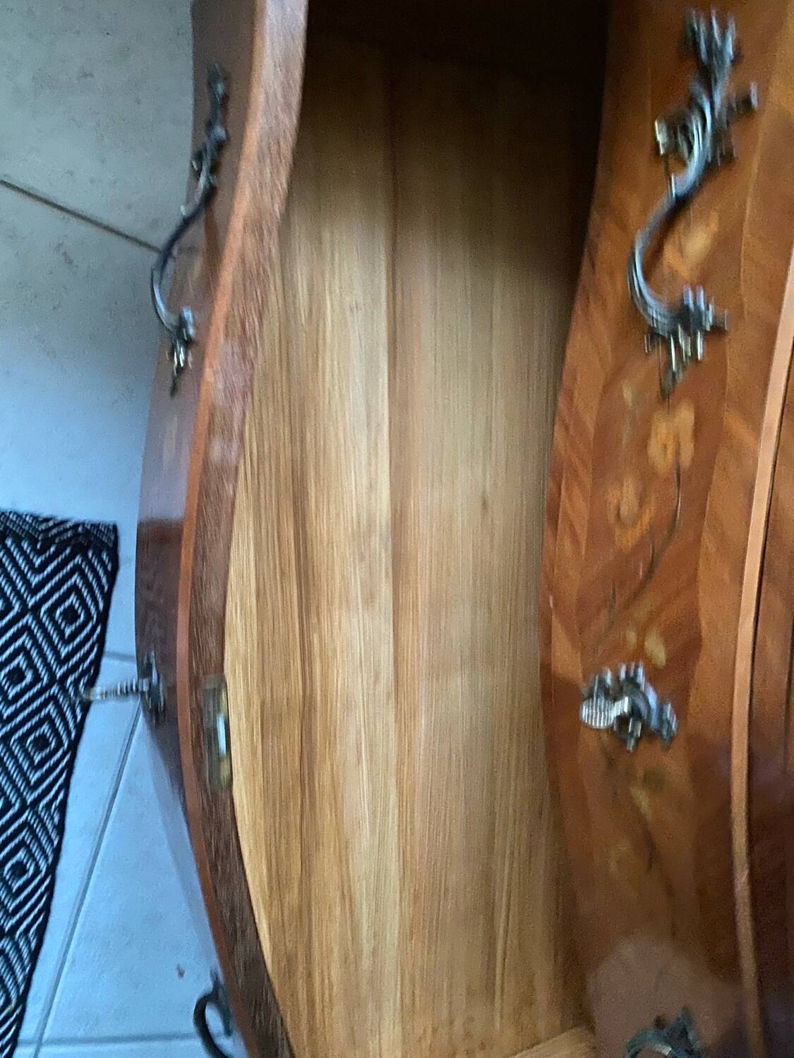 Rosewood chest of drawers