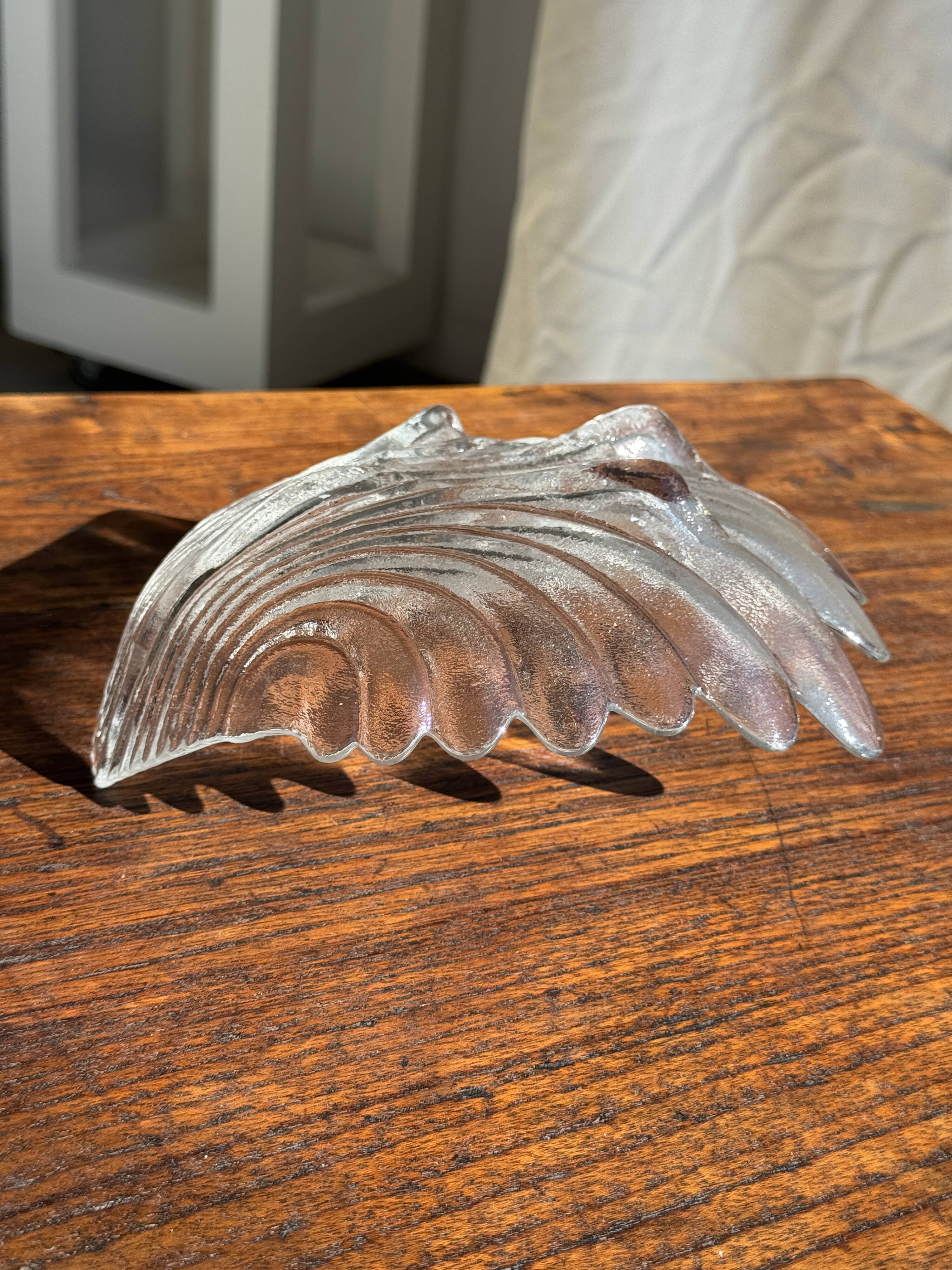 Large stylised shell bowl in vintage glass D22