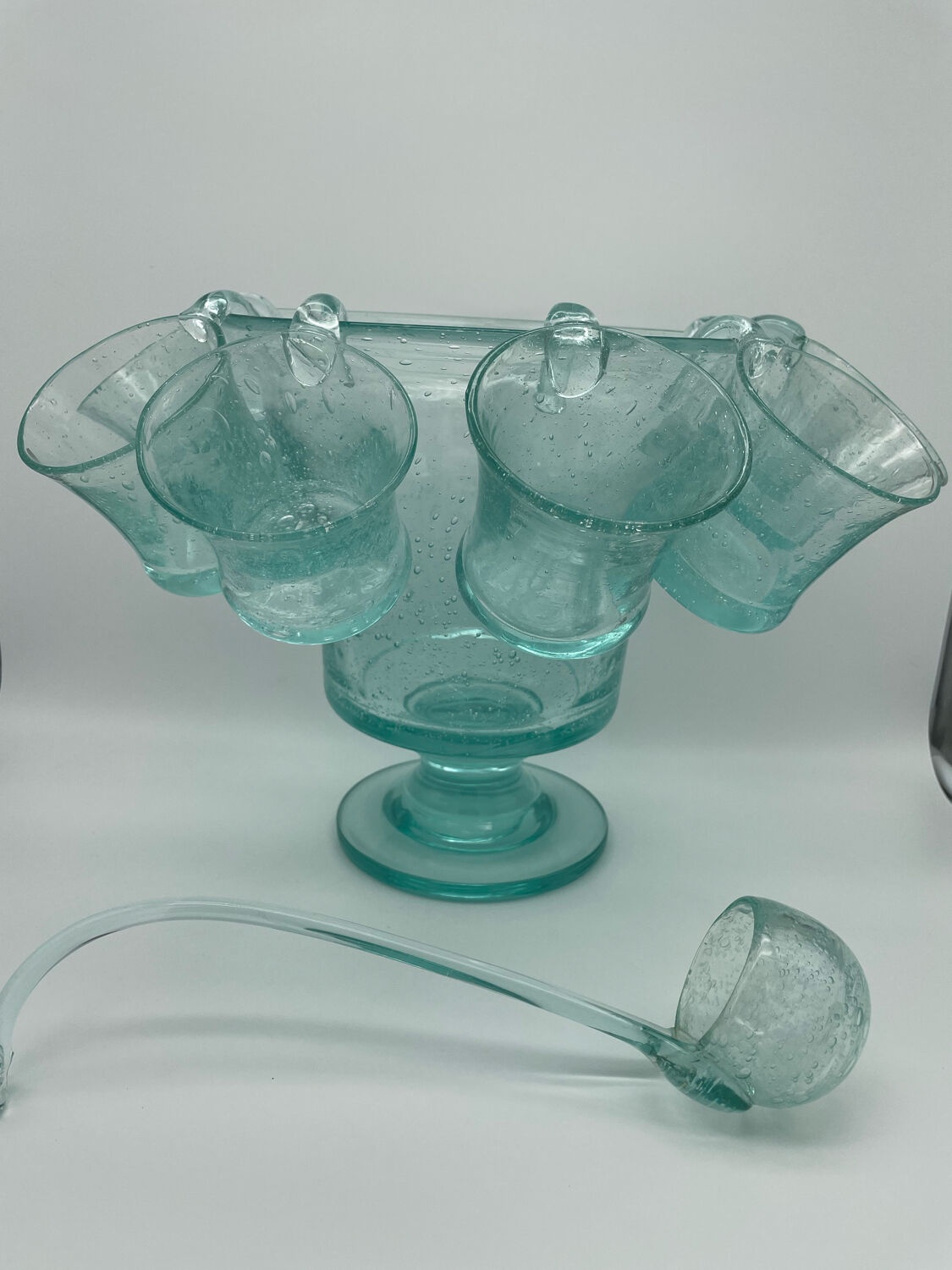 Punch service, Medici sangria in blue bubbled glass