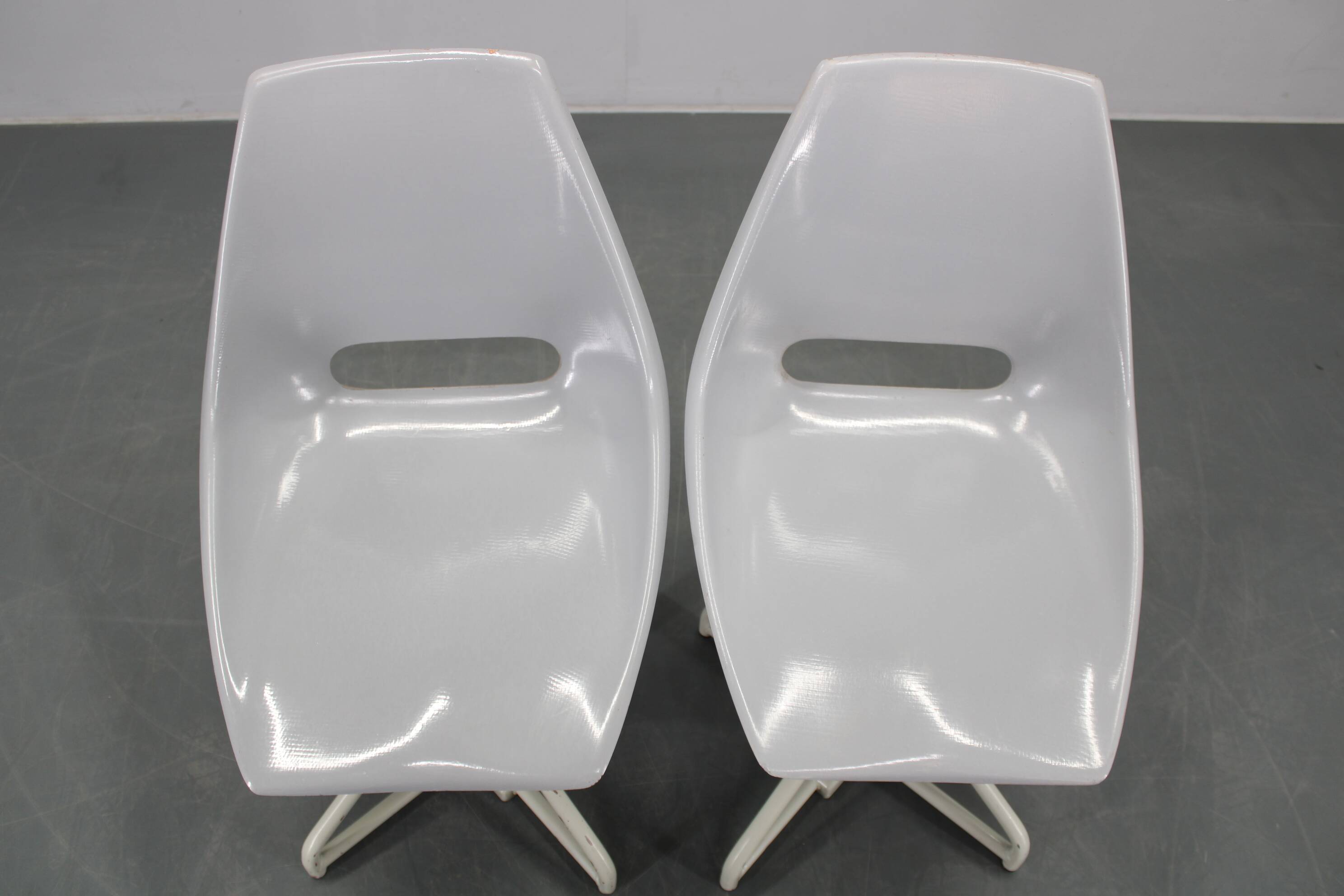 1960s Miroslav Navratil Pair of Fiberglass Chairs for Vertex, Czechoslovaki