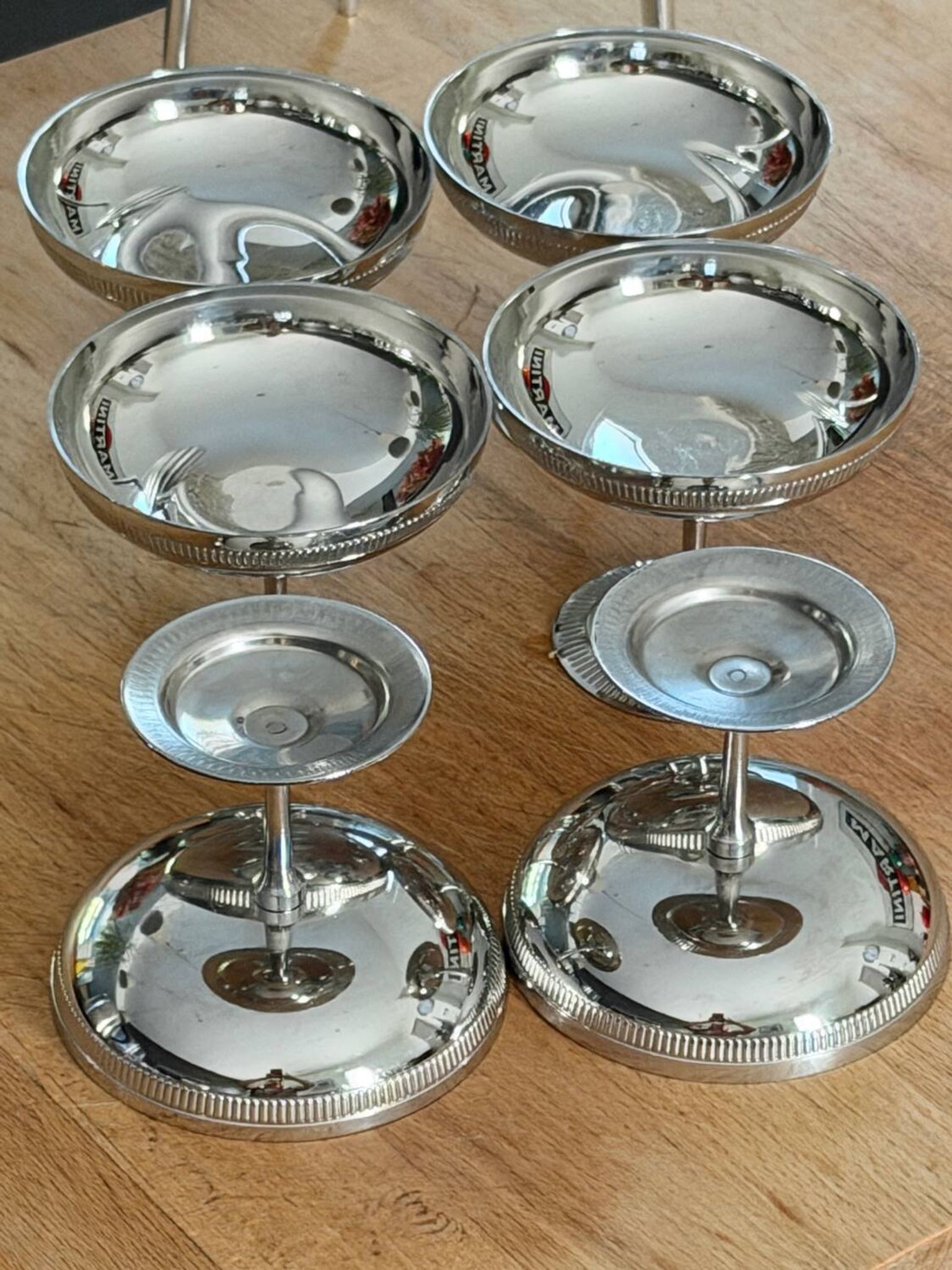 Set of 6 vintage ice cream or cocktail cups in shiny stainless steel.
