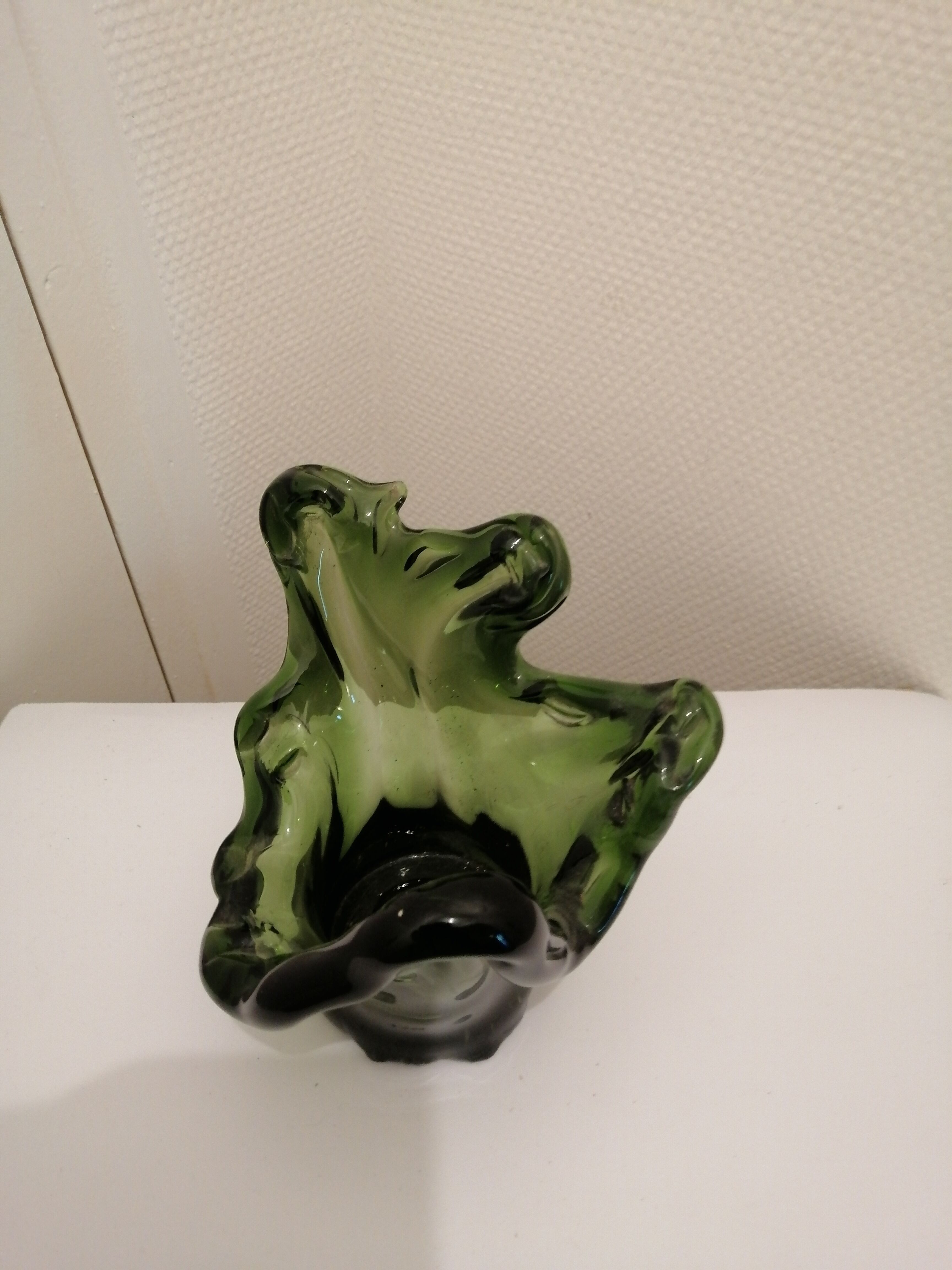 Vase mouchoir en verre soufflé