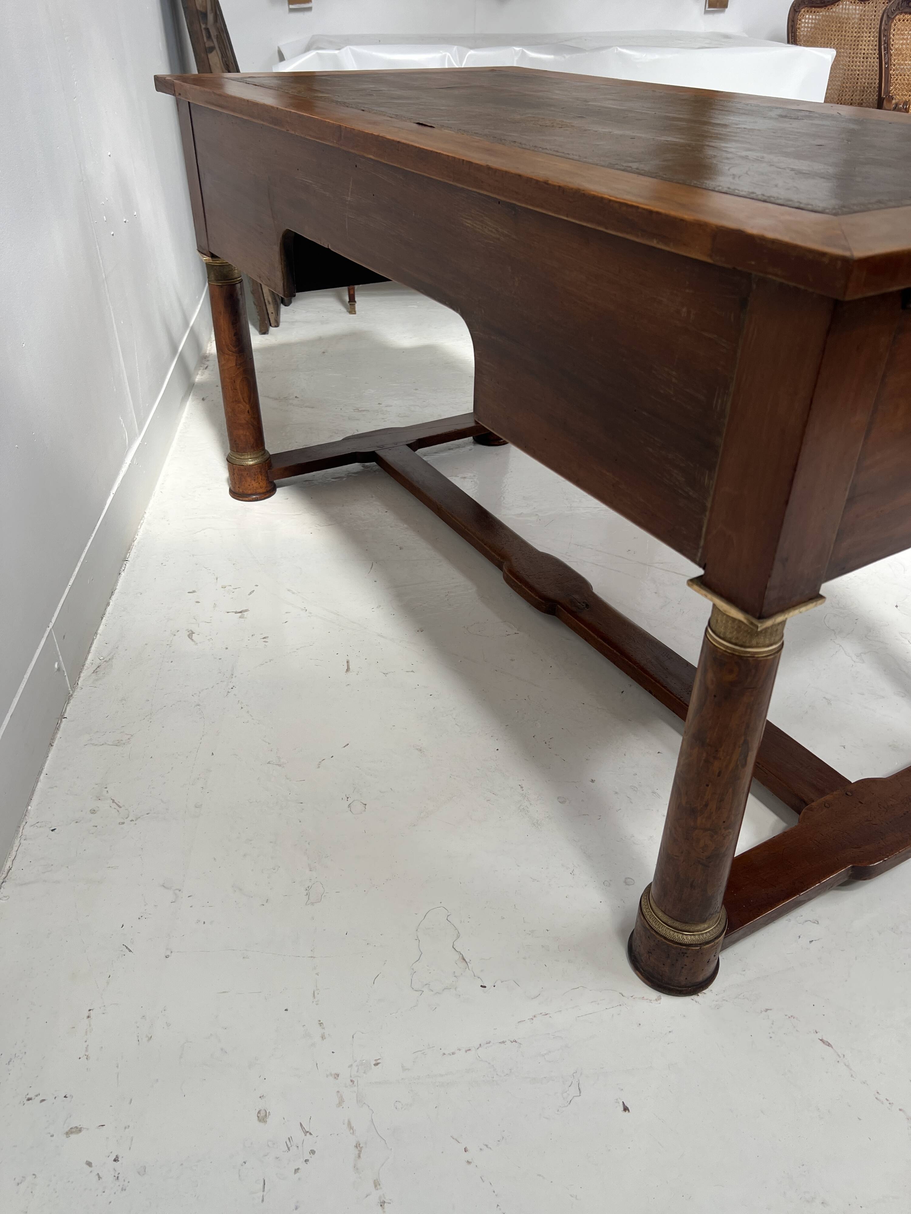 Empire style desk in mahogany and veneer, 19th century.