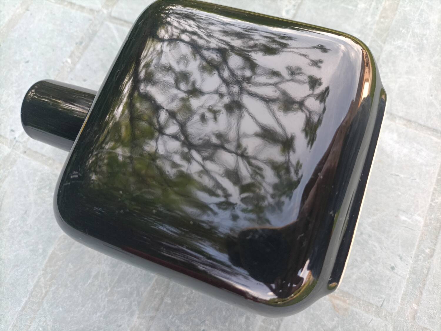 Vase Noir Cubique