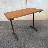 Table bistrot en bois vernis et pieds en fonte