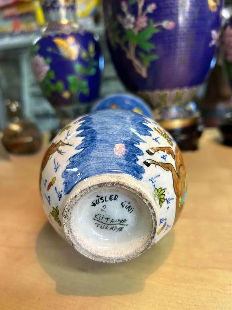 Rare vintage vase Altin Gini in Turkish Kütahya glazed earthenware, handmade and signed.