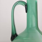 Carafe en verre vert de fabrication italienne 1960s