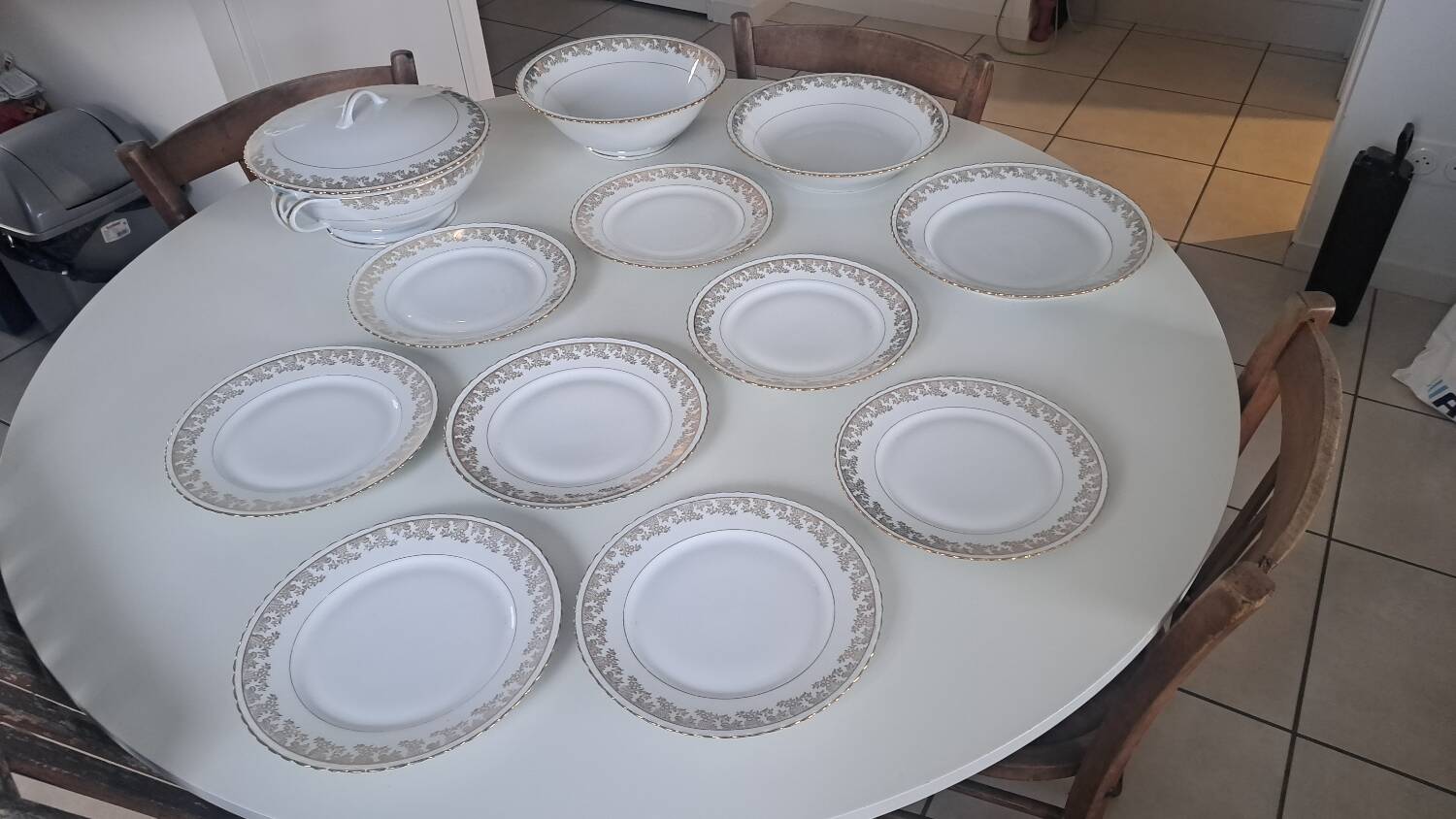 Luxury porcelain service