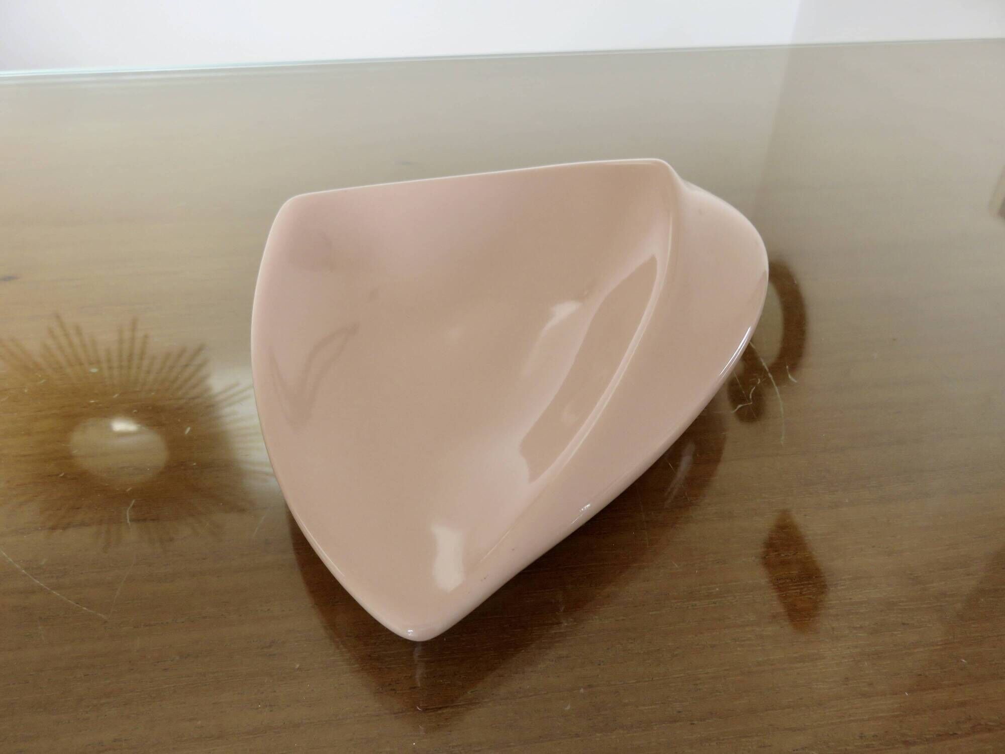 Vide poche en céramique rose de forme libre, 1950, vintage
