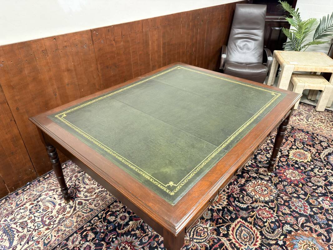 Bureau Chesterfield anglais ancien Partnerdesk