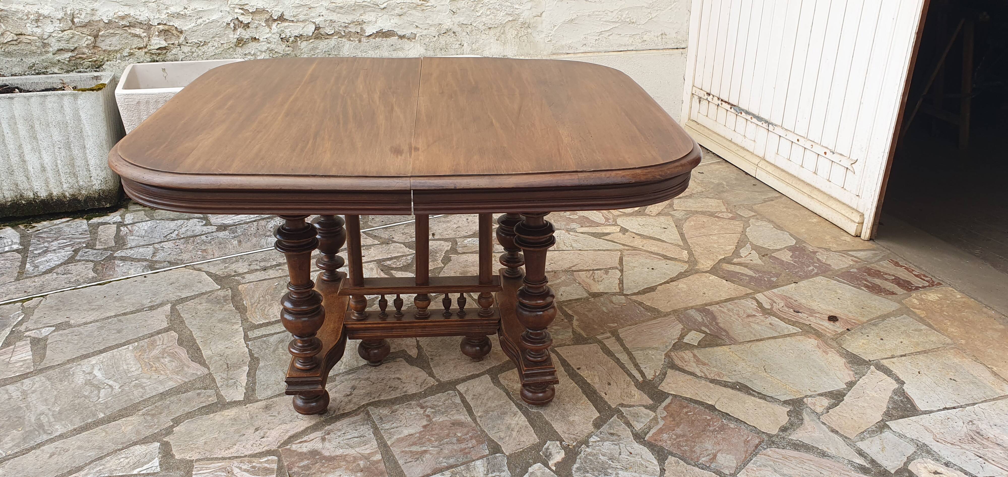 19th century Renaissance style extending table