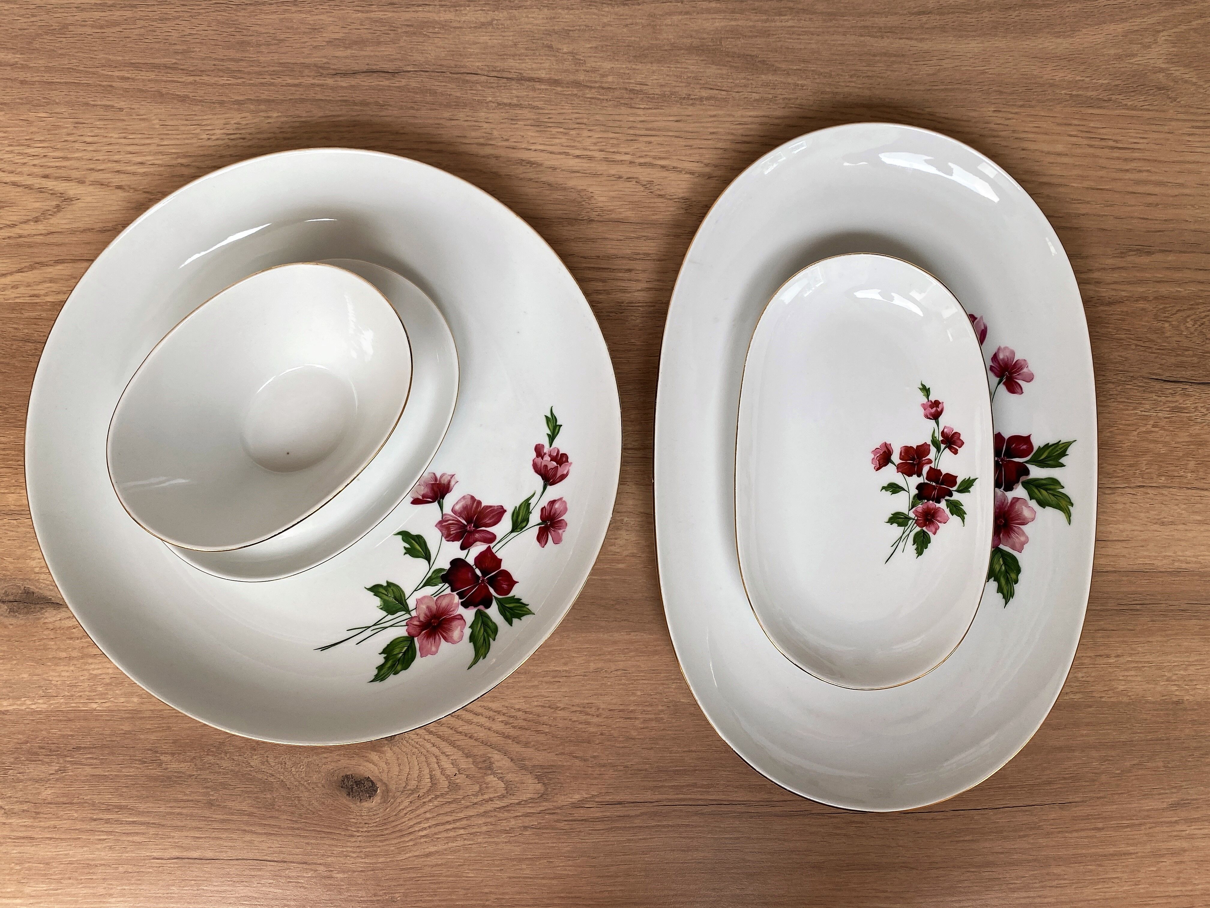 Set of 4 serving dishes