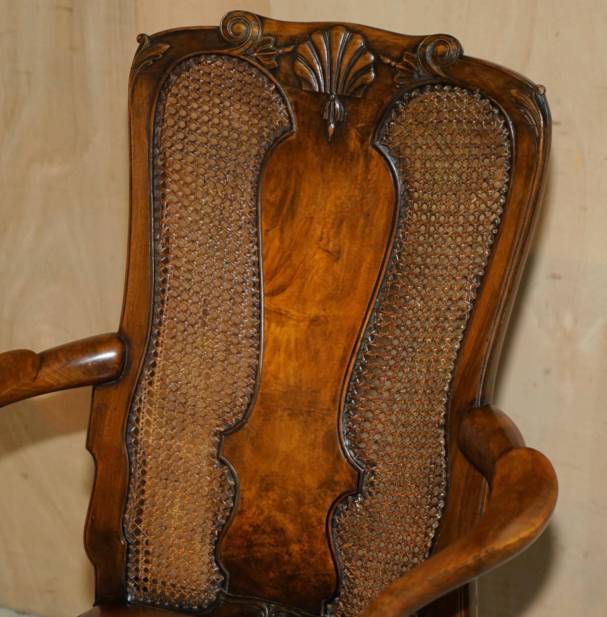 Fauteuil Bergère Antique Thomas Chippendale sculpté Claw & Ball cuir