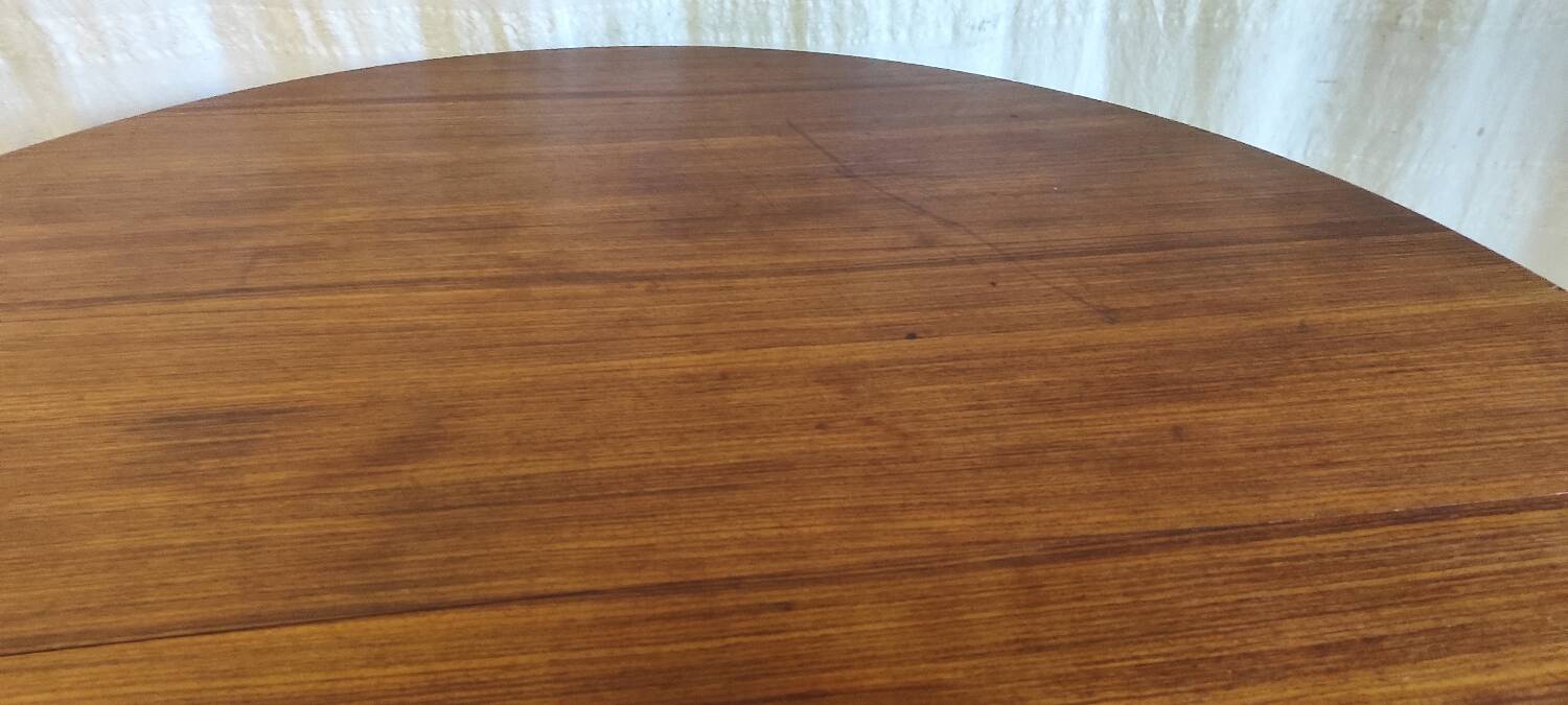 Round dining table 1960s