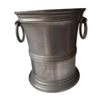 Tin bucket