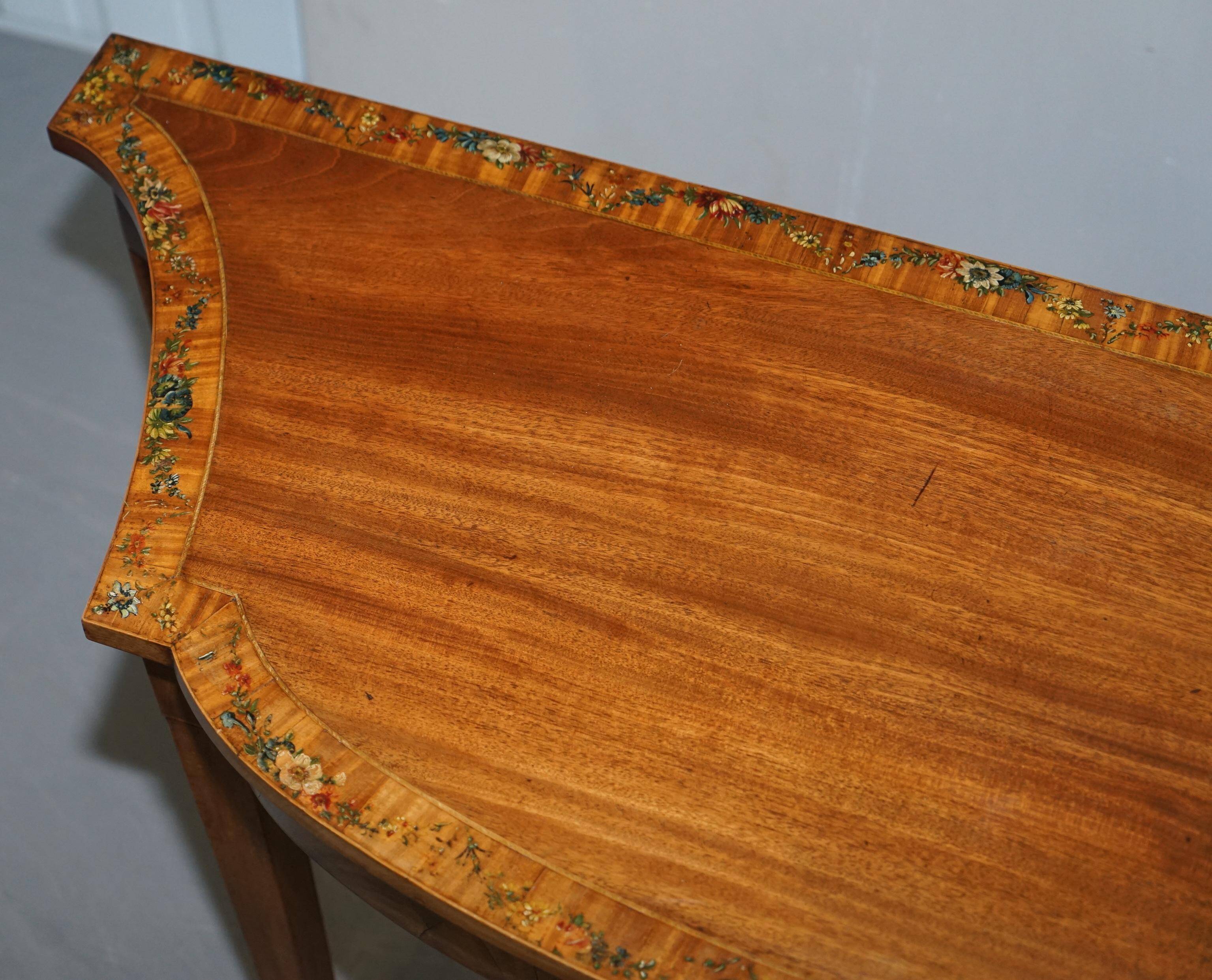 Pair of George III consoles 1780 in satinwood and tulipwood, painted in polychrome.
