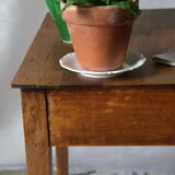 Table d'appoint campagnarde en noyer ancienne