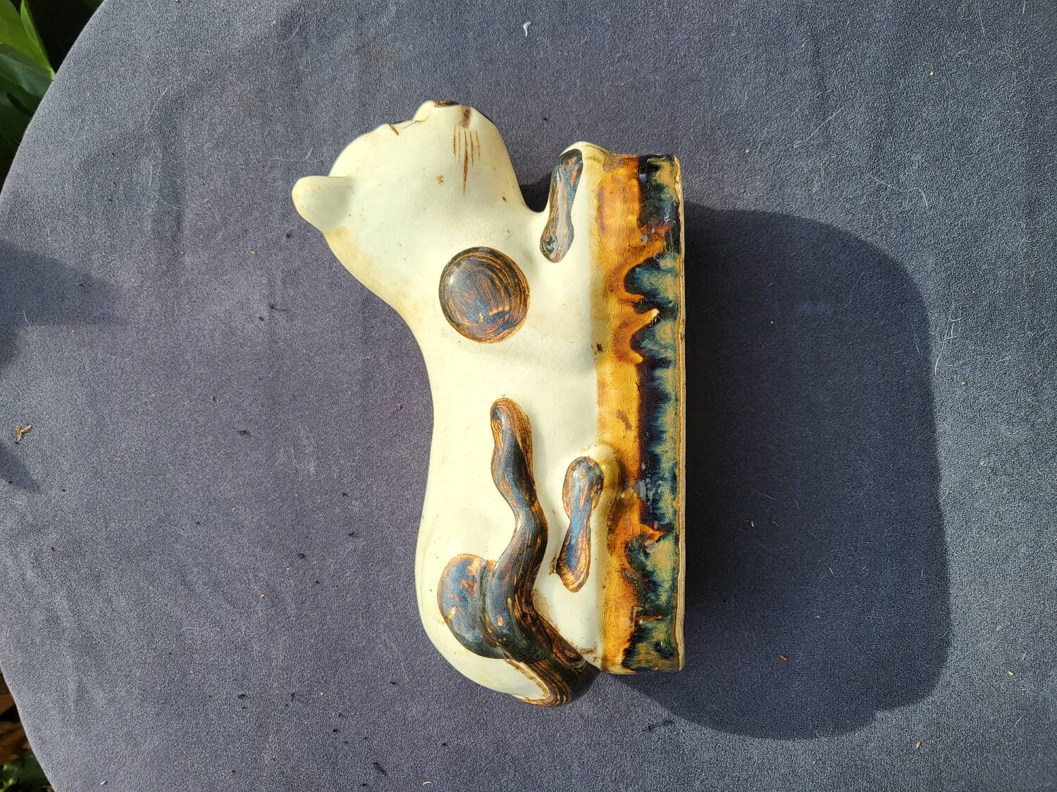 Cizhou style ceramic neck rest cat