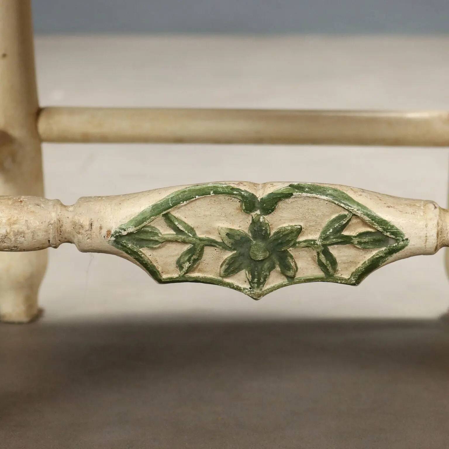 Antique baroque-style armchairs in lacquered wood from the 19th century.