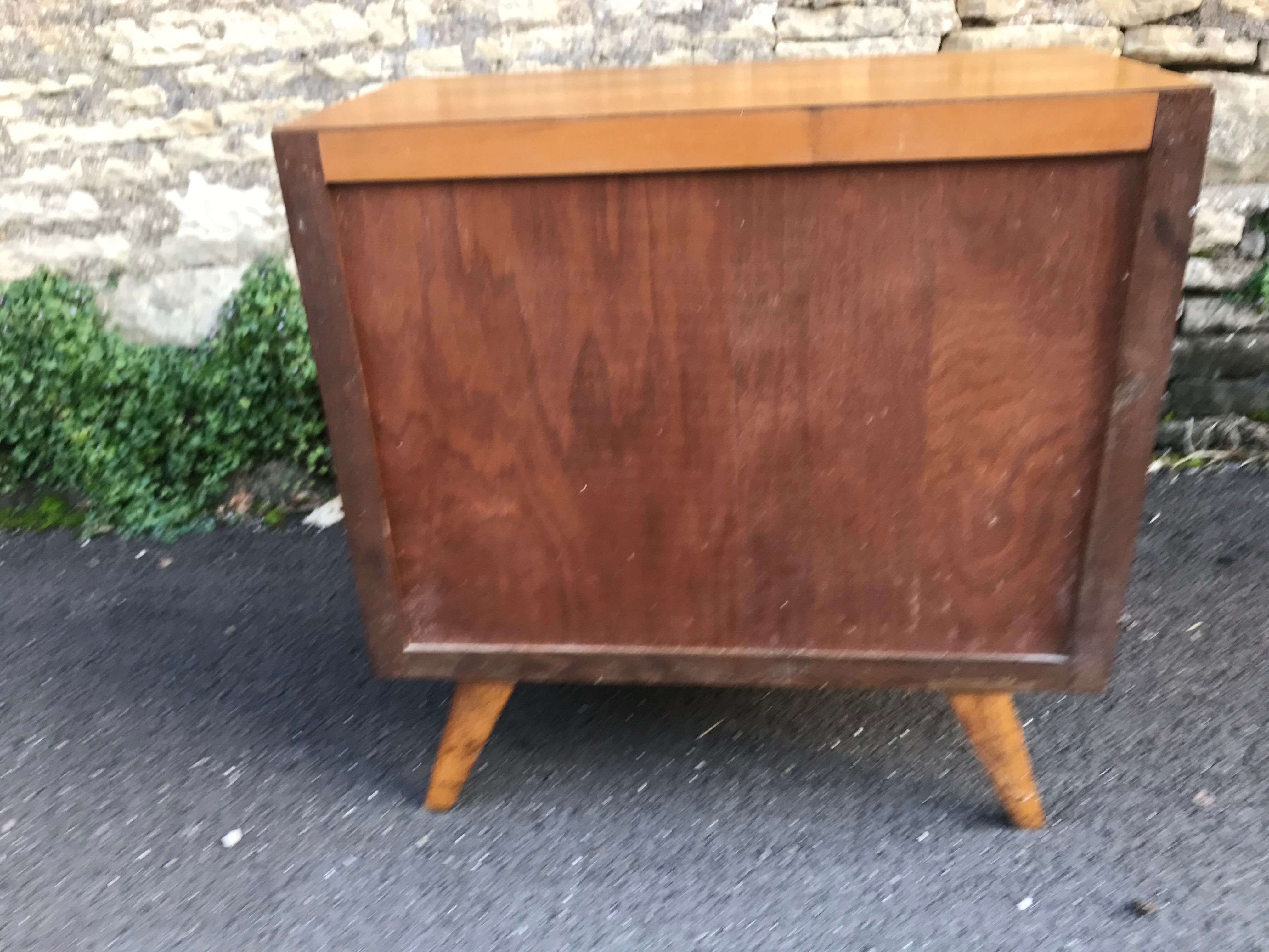 Chest of drawer compass feet