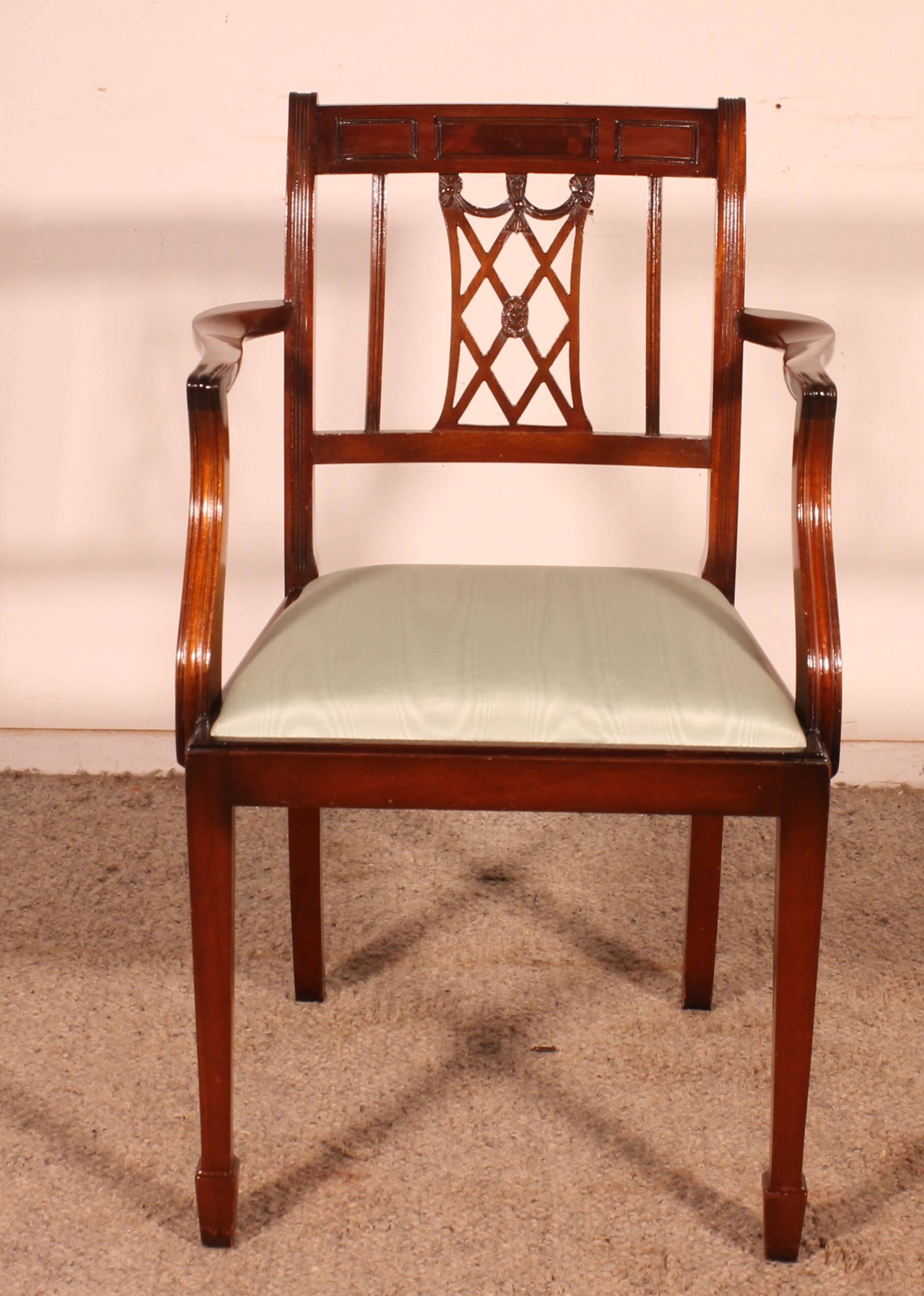 fauteuil de bureau ou autre de style hepplewhite en acajou