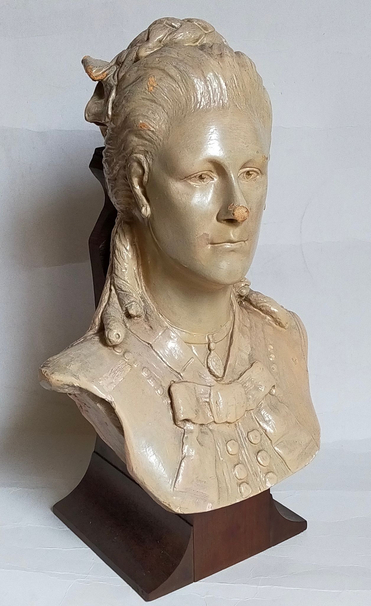Bust of a woman "the elegant"XIXth in painted plaster signed on its solid wood base