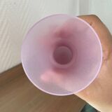Vase en opaline mauve